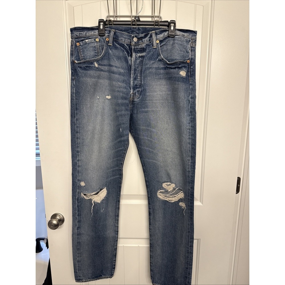 Levi's 501 Button Fly Classic Fit Men's Size 38x34 Rugged Distressed Jeans
